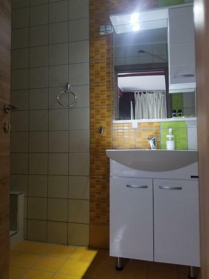 מלון Vila Ineks אוהריד מראה חיצוני תמונה